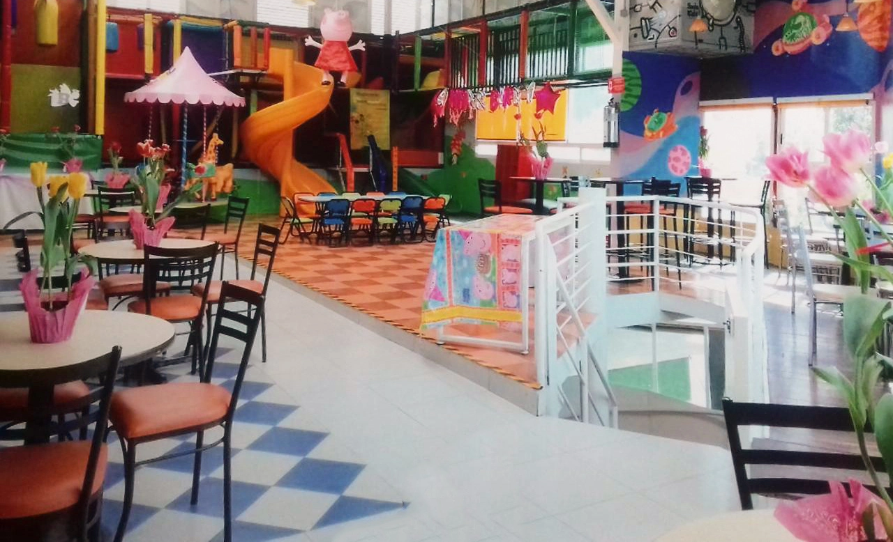 fiesta_infantil_salonlosbambus Salon los bambus, montaje mesa imperial silla tifany